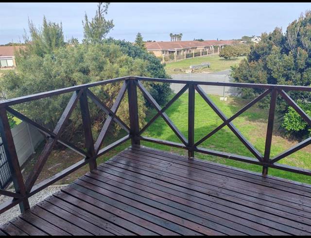 6 BEDROOM HOUSE FOR SALE IN SANDBAAI